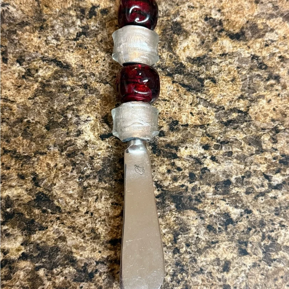 The Pampered Chef Red and Silver Spread Knife‎